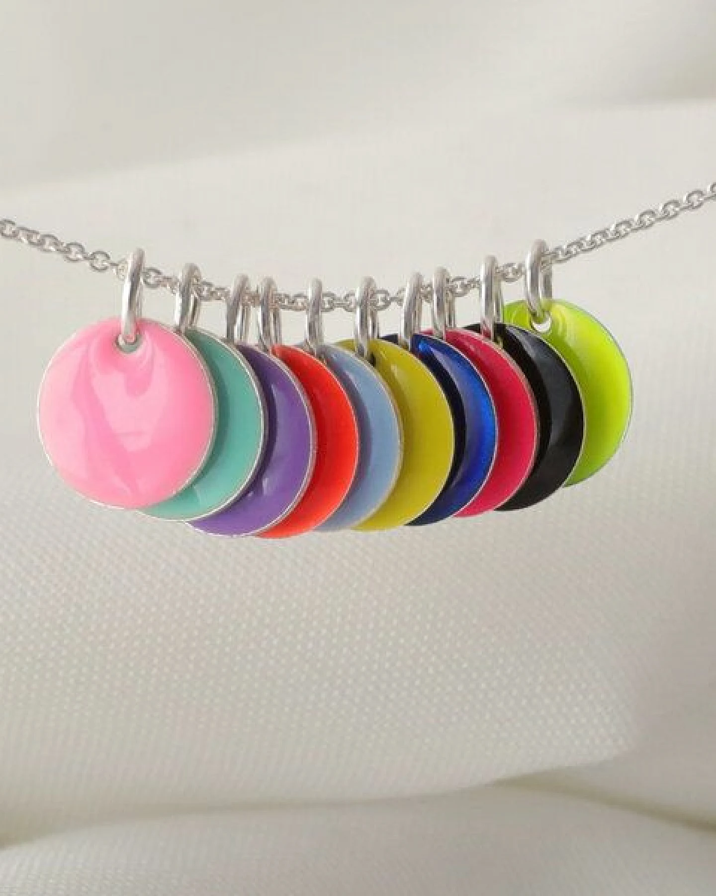 BELLYBIRD Jewellery Halskette - emailliertes Plättchen, Anhänger aus Silber mit Emaille – Ansicht 4