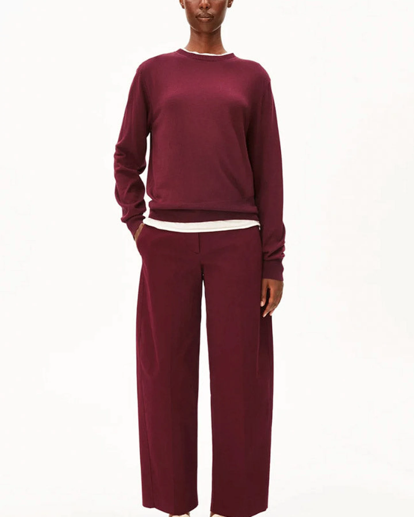 ARMEDANGELS Damen vegan Hose Mit Weitem Bein Barrel Roter Samt – Ansicht 2