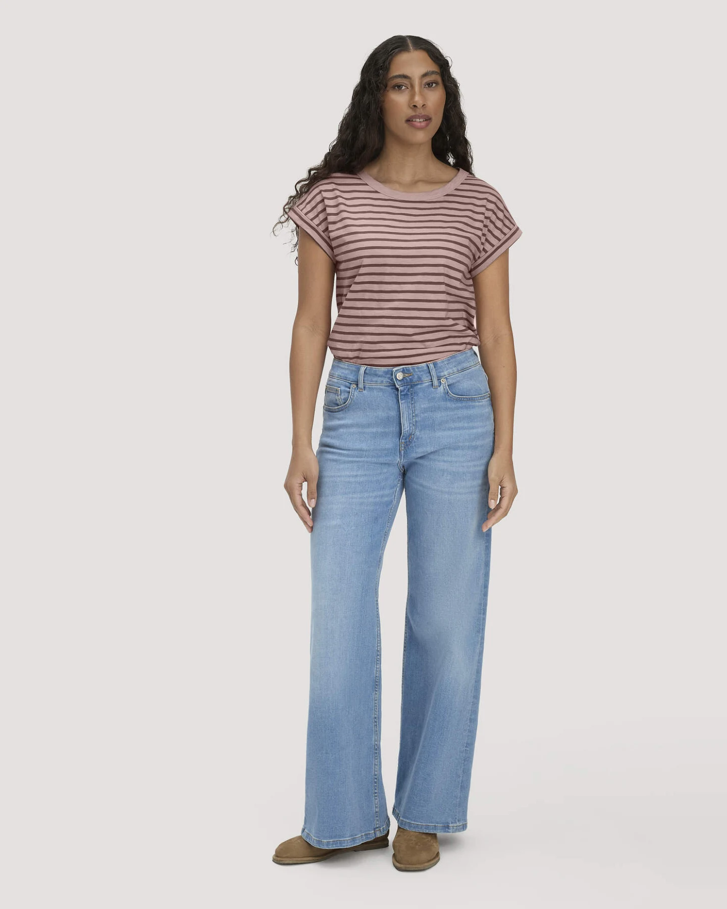 hessnatur Damen Light Slub Streifen T-Shirt Relaxed aus Bio-Baumwolle - rosa - Größe 48 – Ansicht 2