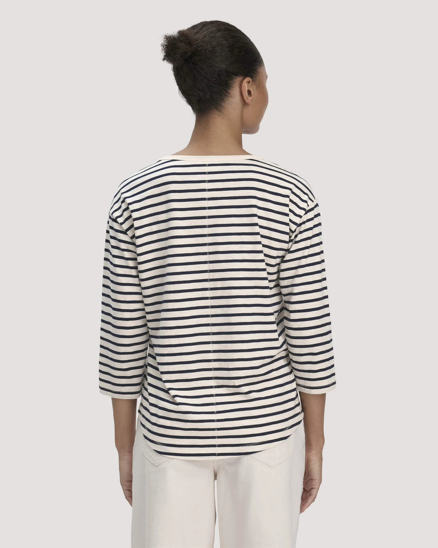 hessnatur Damen Light Slub Streifen Longsleeve Relaxed aus Bio-Baumwolle - blau - Größe 34 – Ansicht 3
