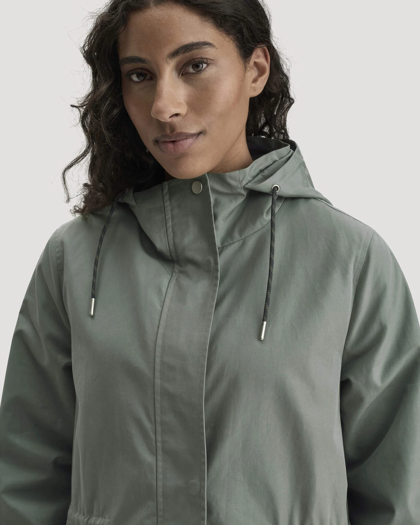 hessnatur Damen Allwetterparka Relaxed NATURESHELL aus Bio-Baumwolle - grün - Größe 42 – Ansicht 3