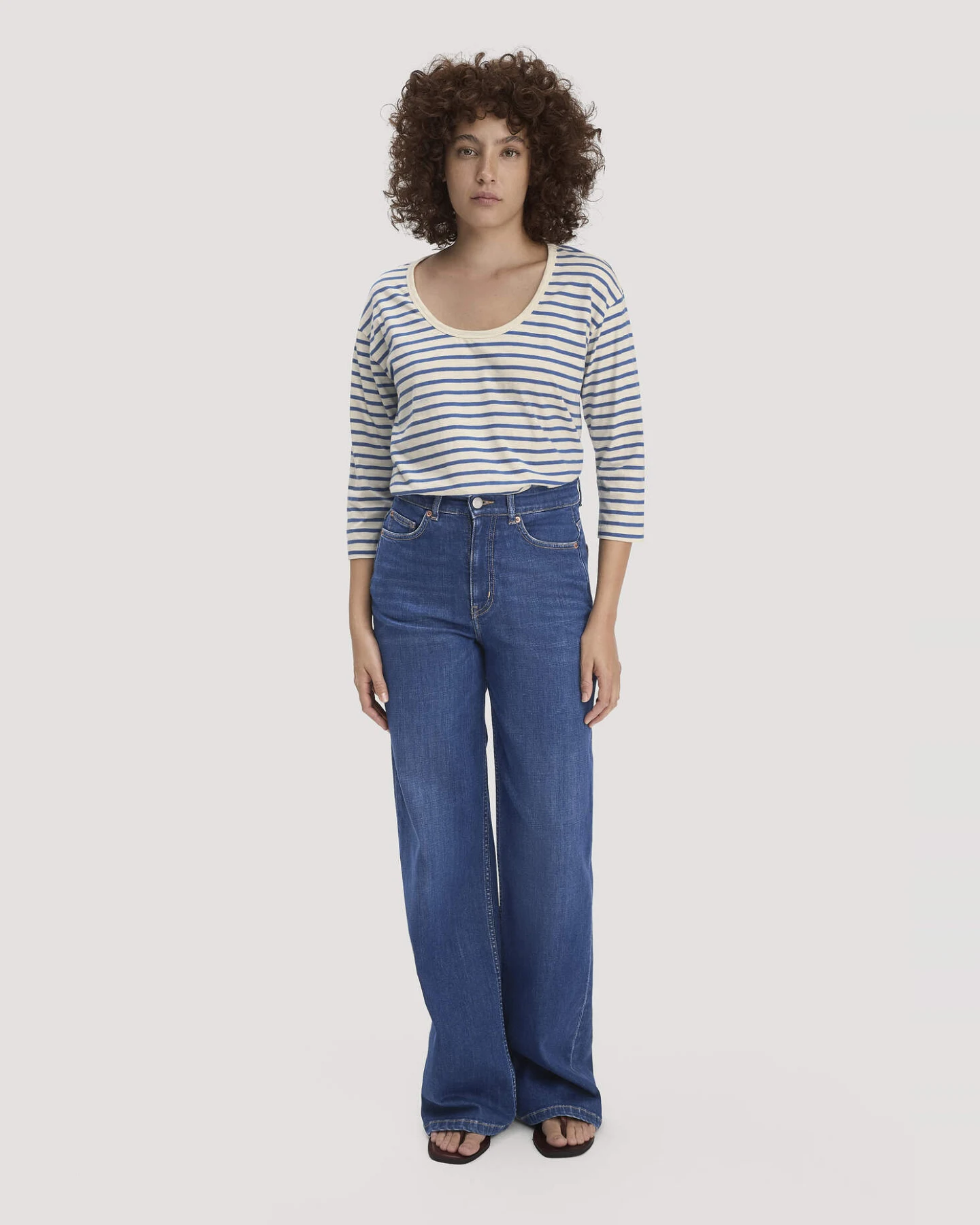 hessnatur Damen Light Slub Streifen Longsleeve Relaxed aus Bio-Baumwolle - blau - Größe 34 – Ansicht 2