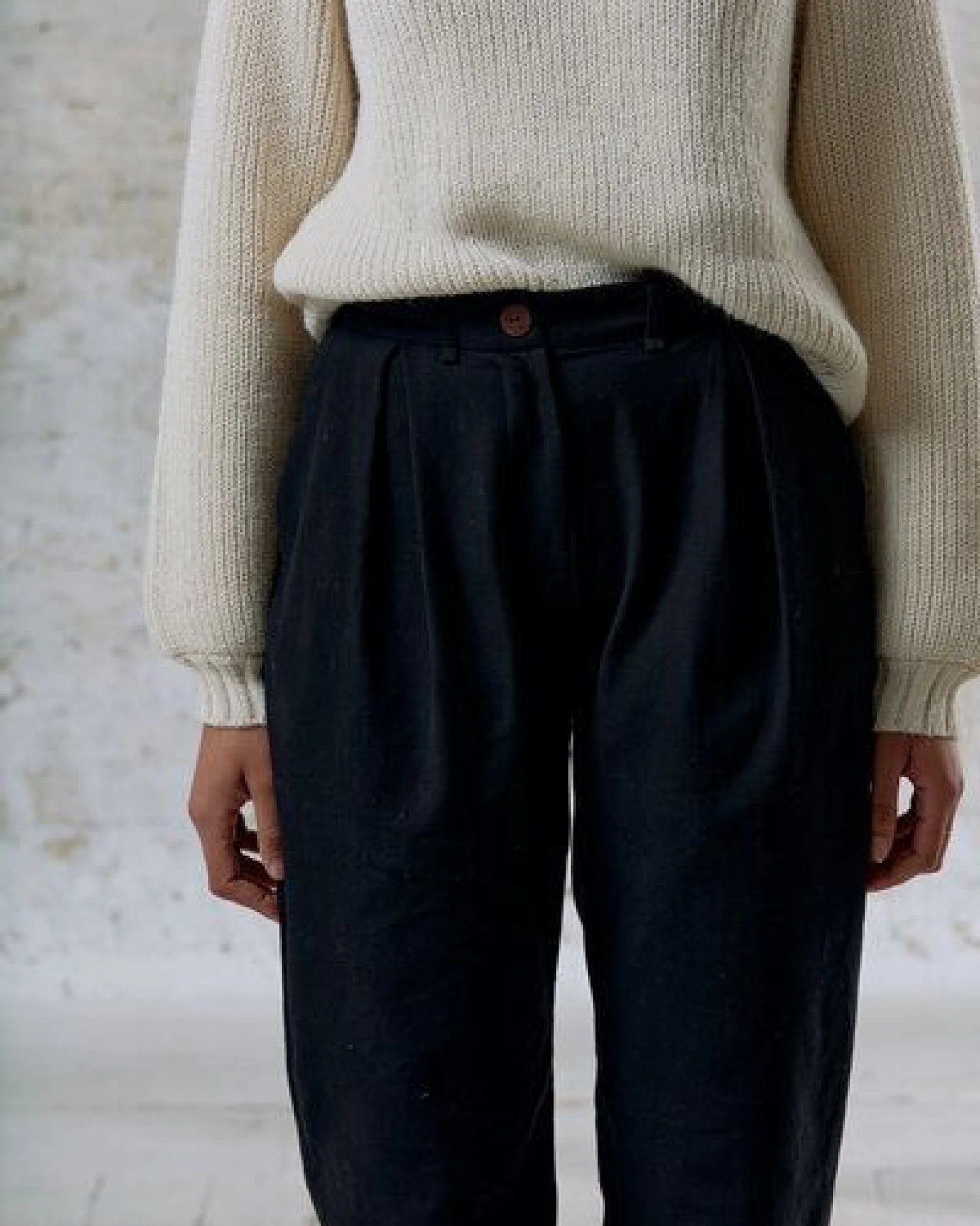 Jyoti - Fair Works Bio-Baumwoll Bundfaltenhose Vishraam – Ansicht 3