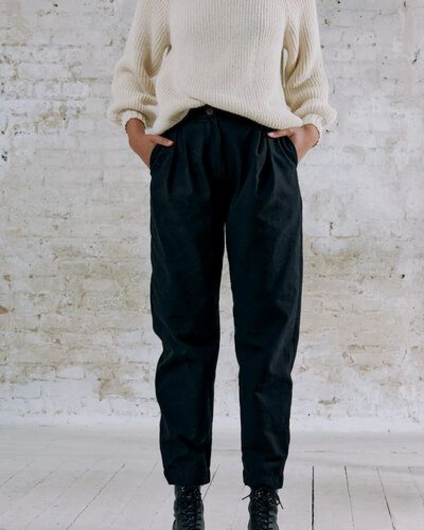 Jyoti - Fair Works Bio-Baumwoll Bundfaltenhose Vishraam – Ansicht 4