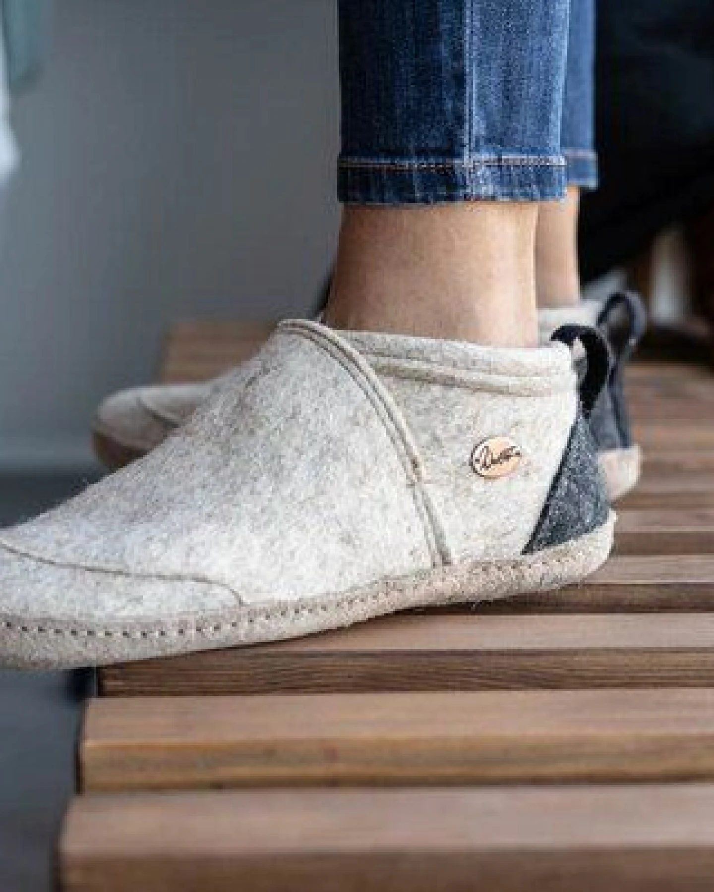 WoolFit moderne Filz-Hausschuhe „Taiga“ mit geschlossener Form für einen stabilen Sitz – Ansicht 4