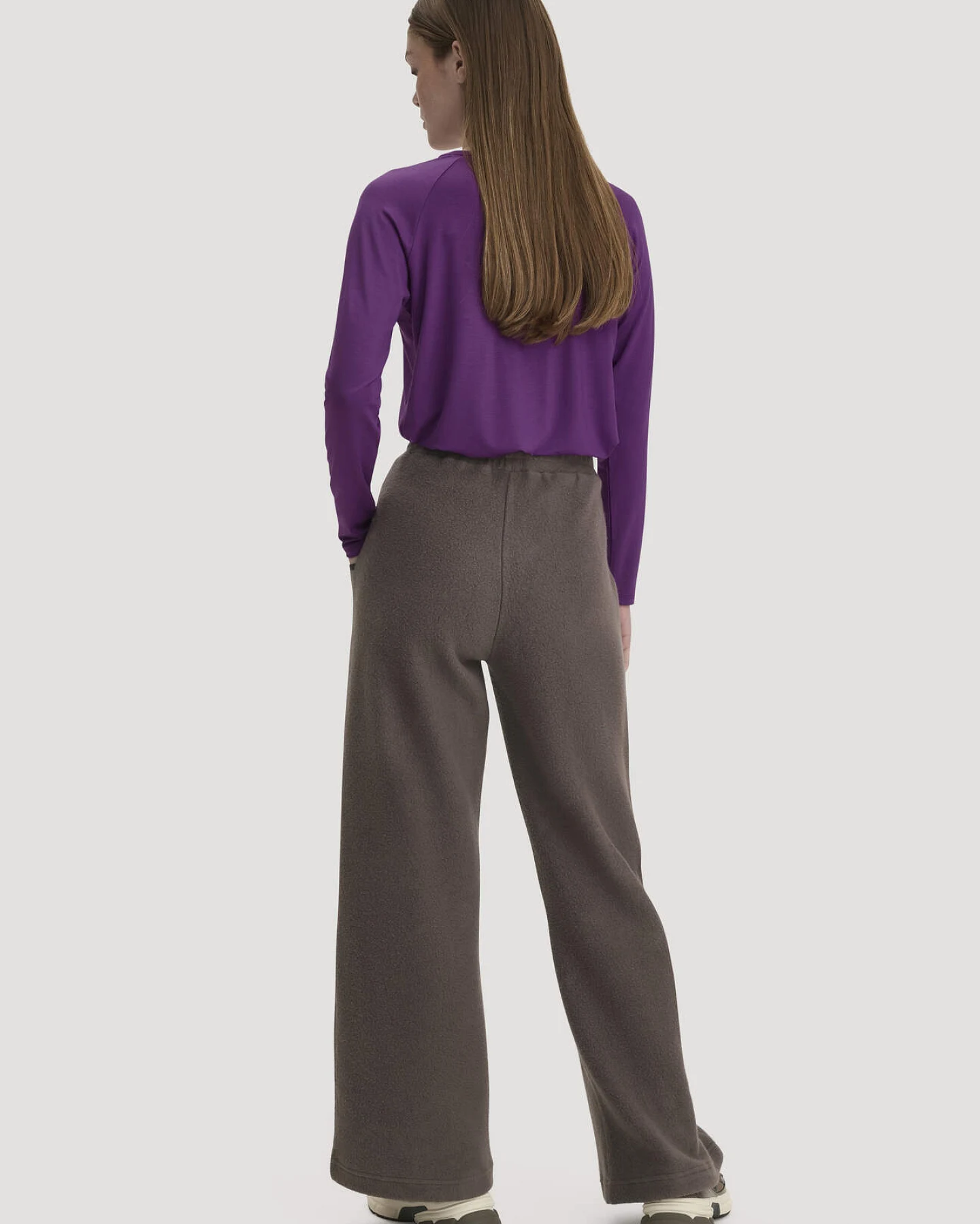 hessnatur Loungewear Fleece Hose Relaxed ACTIVE LIGHT aus Bio-Baumwolle - lila - Größe XXL – Ansicht 3