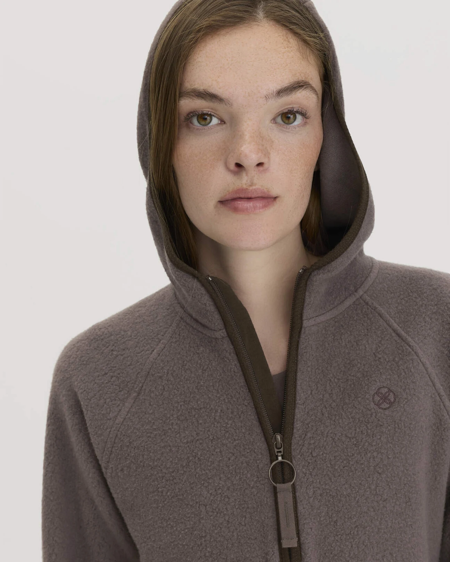 hessnatur Loungewear Fleece Hoodie Relaxed ACTIVE LIGHT aus Bio-Baumwolle - lila - Größe L – Ansicht 4