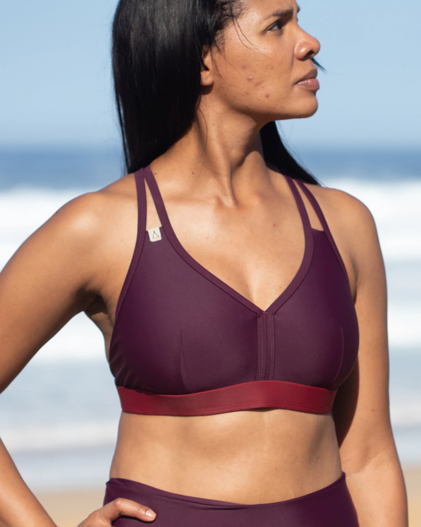 Inaska Damen vegan Sportliches Bikini-Oberteil Wild Berries Beere & Dunkelrot – Ansicht 2