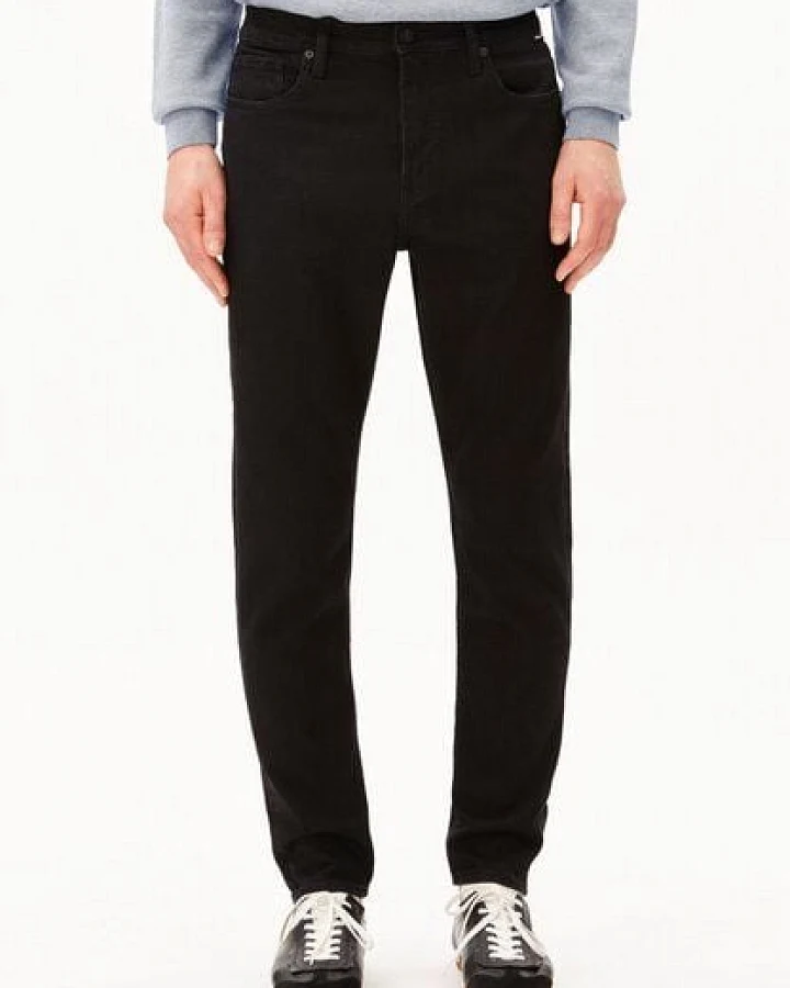 Produktseite: ARMEDANGELS AARJO TARPA Herren Tapered Fit Jeans