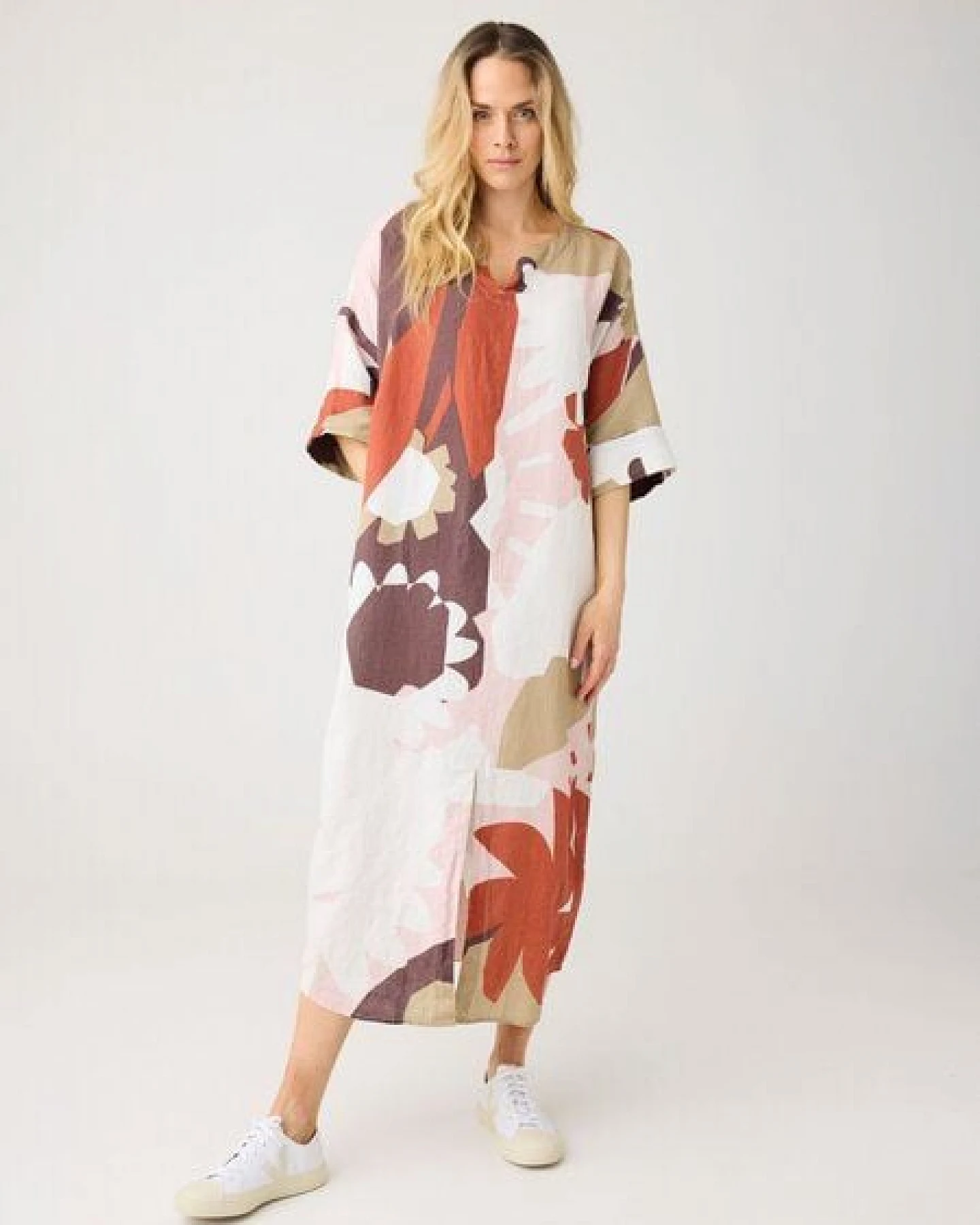 KnowledgeCotton Apparel Sommerkleid mit V-Ausschnitt und Print aus Bio-Leinen – Ansicht 3