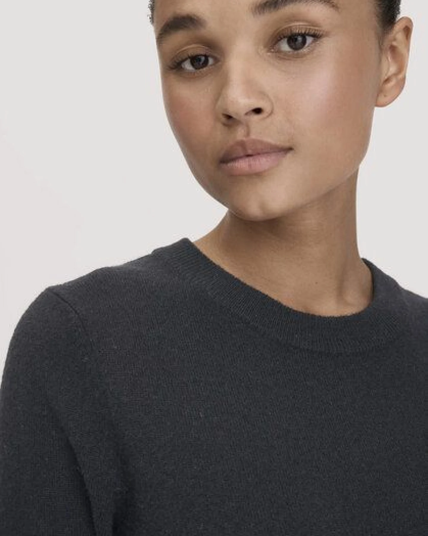 hessnatur Strick Kleid Regular aus Bio-Schurwolle mit Kaschmir – Ansicht 2