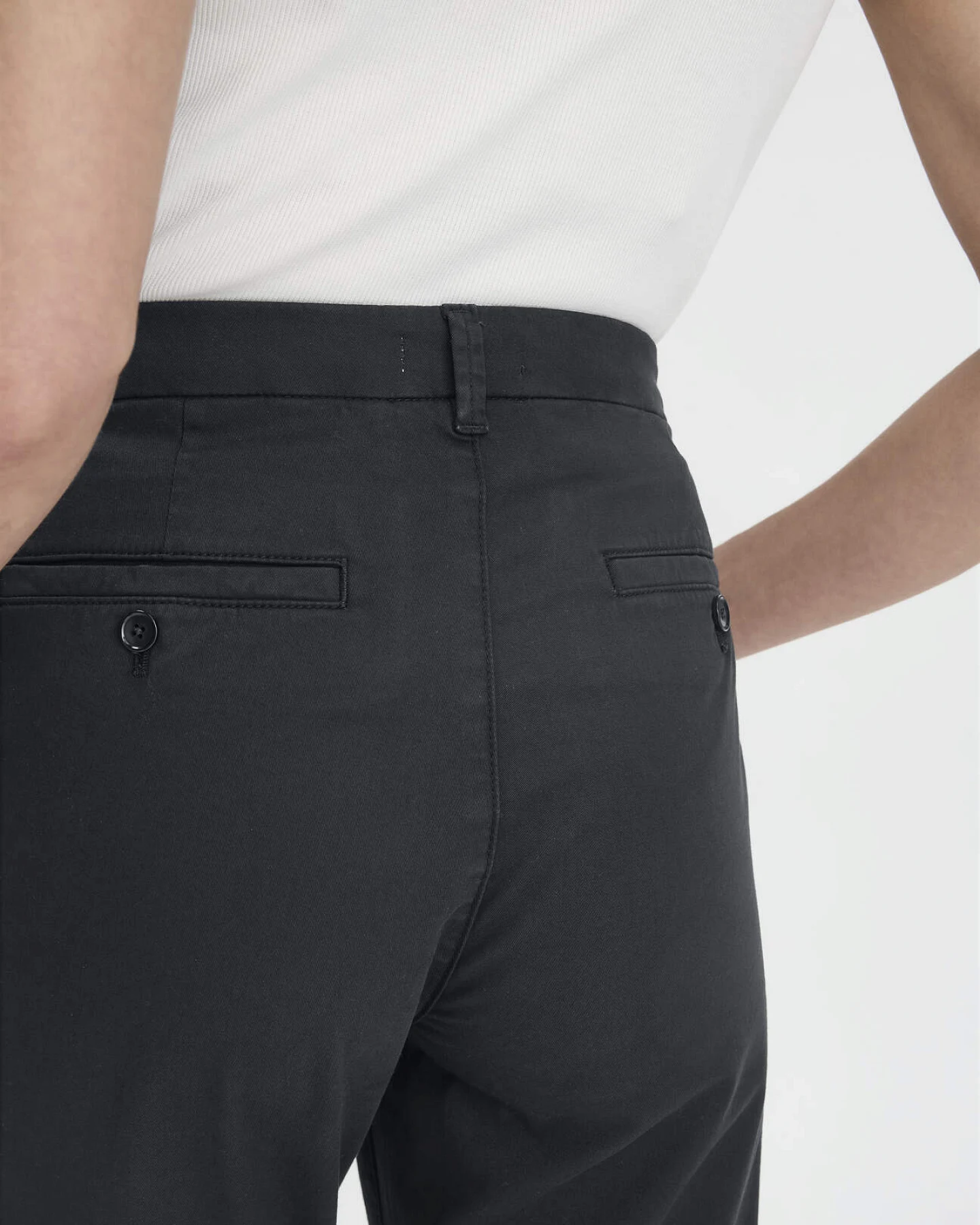 hessnatur Damen Chino Straight Leg Regular aus Bio-Baumwolle - schwarz - Größe 46 – Ansicht 3
