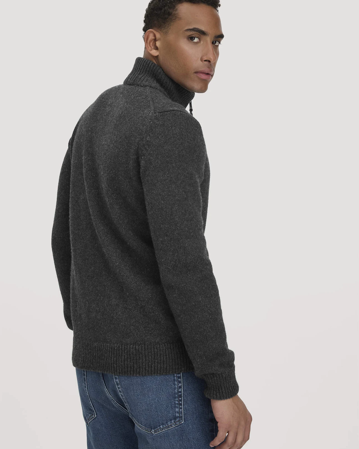 hessnatur Herren Strick Jacke Regular aus Bio-Merinowolle mit Bio-Baumwolle - grau - Größe XL – Ansicht 3