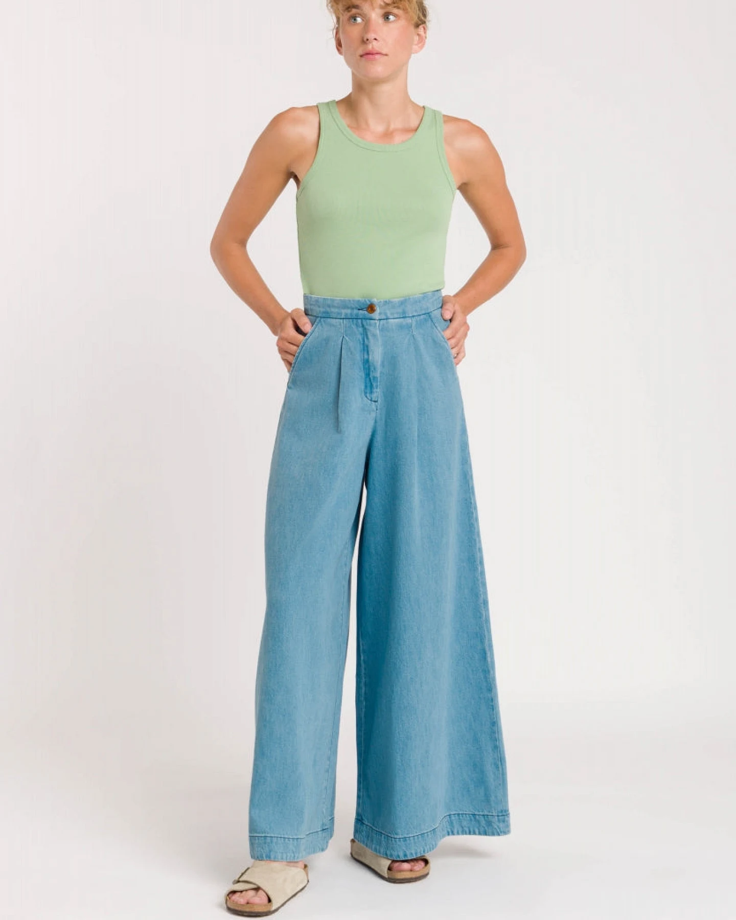 Kings of Indigo Damen vegan Hose Elsa Quennell Hellblau – Ansicht 2