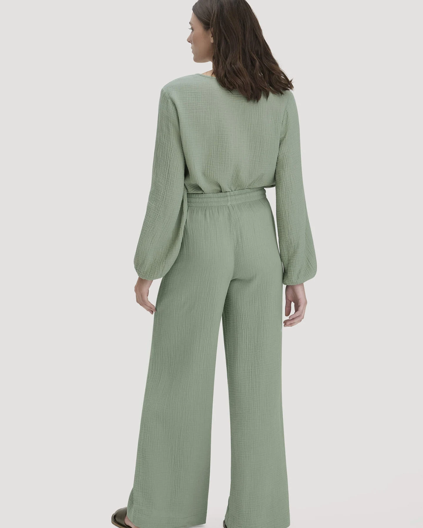 hessnatur Damen Musselin Hose Wide Leg aus Bio-Baumwolle - grün - Größe 34 – Ansicht 2