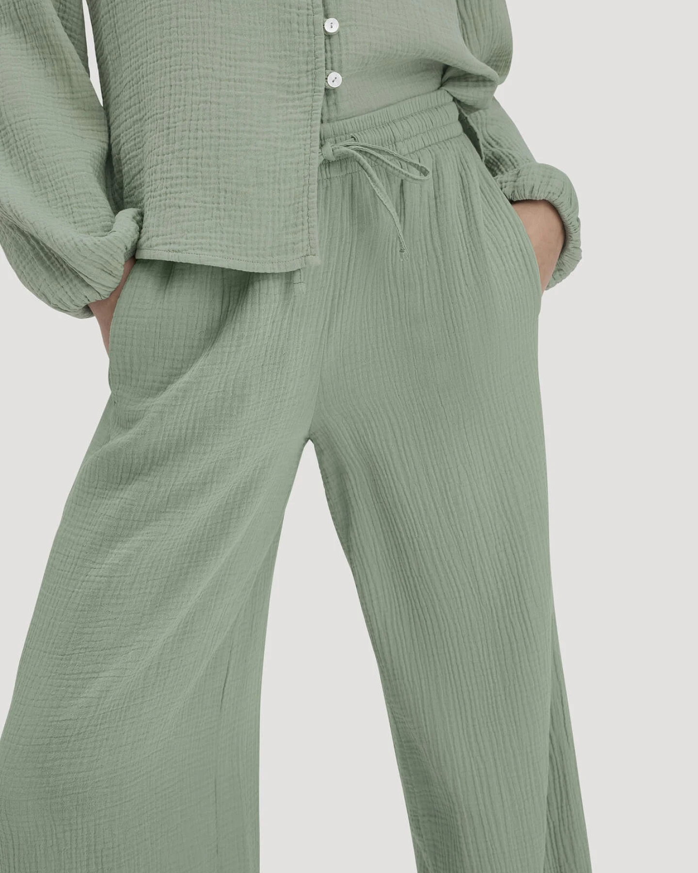 hessnatur Damen Musselin Hose Wide Leg aus Bio-Baumwolle - grün - Größe 34 – Ansicht 3