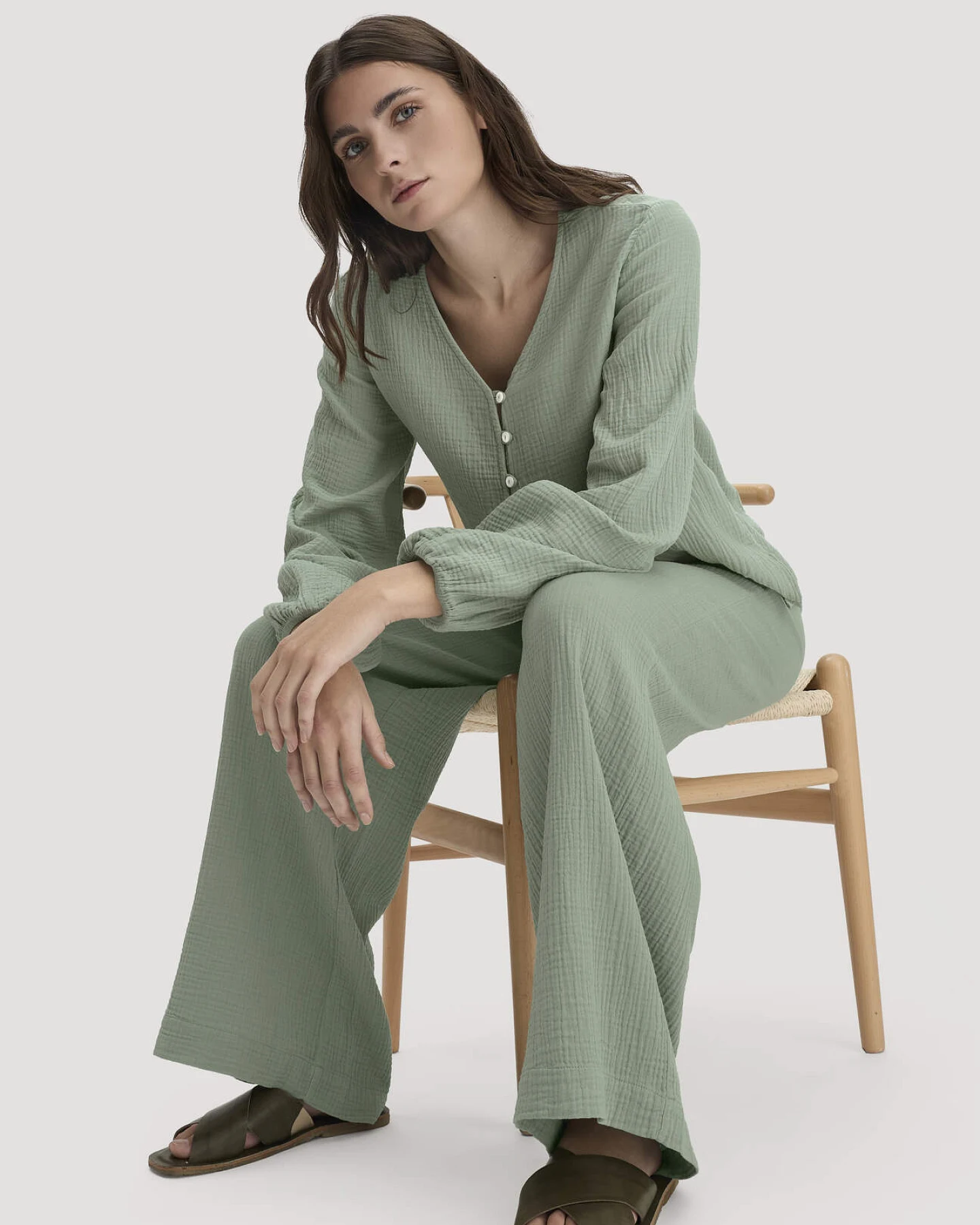 hessnatur Damen Musselin Hose Wide Leg aus Bio-Baumwolle - grün - Größe 34 – Ansicht 4