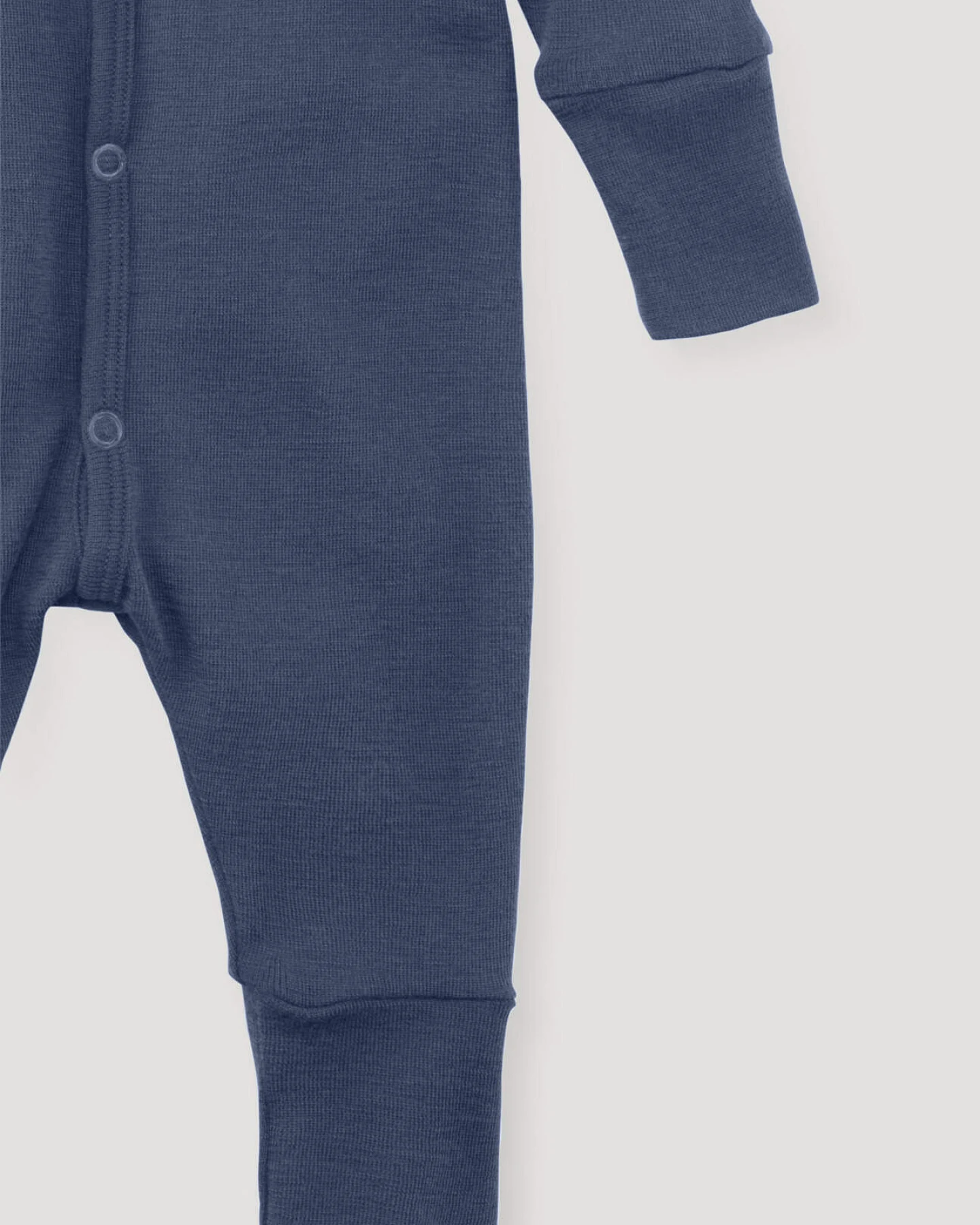 hessnatur Baby Schlafoverall aus Bio-Merinowolle mit Seide - blau - Größe 62/68 – Ansicht 3
