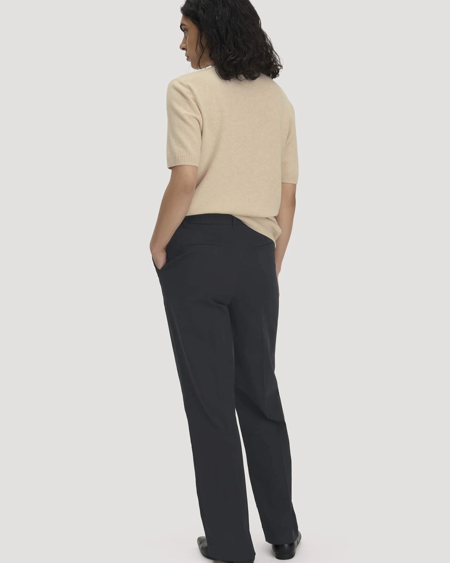 hessnatur Damen Hose Straight Leg Relaxed aus TENCEL™ Lyocell mit Bio-Baumwolle - schwarz - Größe 42 – Ansicht 2