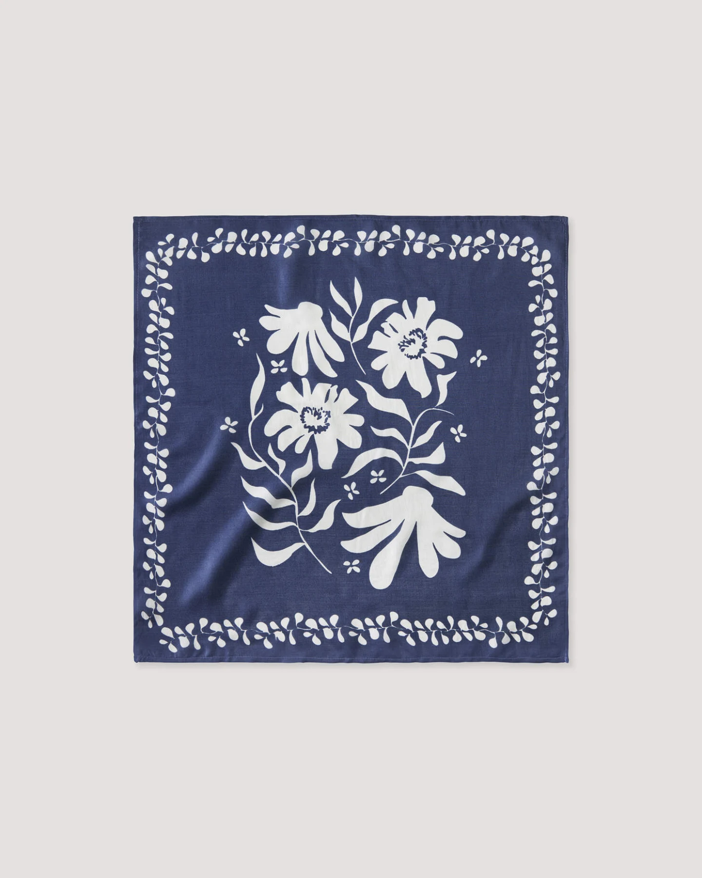 hessnatur Damen Print Seidentuch - blau - Größe 55x55 cm – Ansicht 3