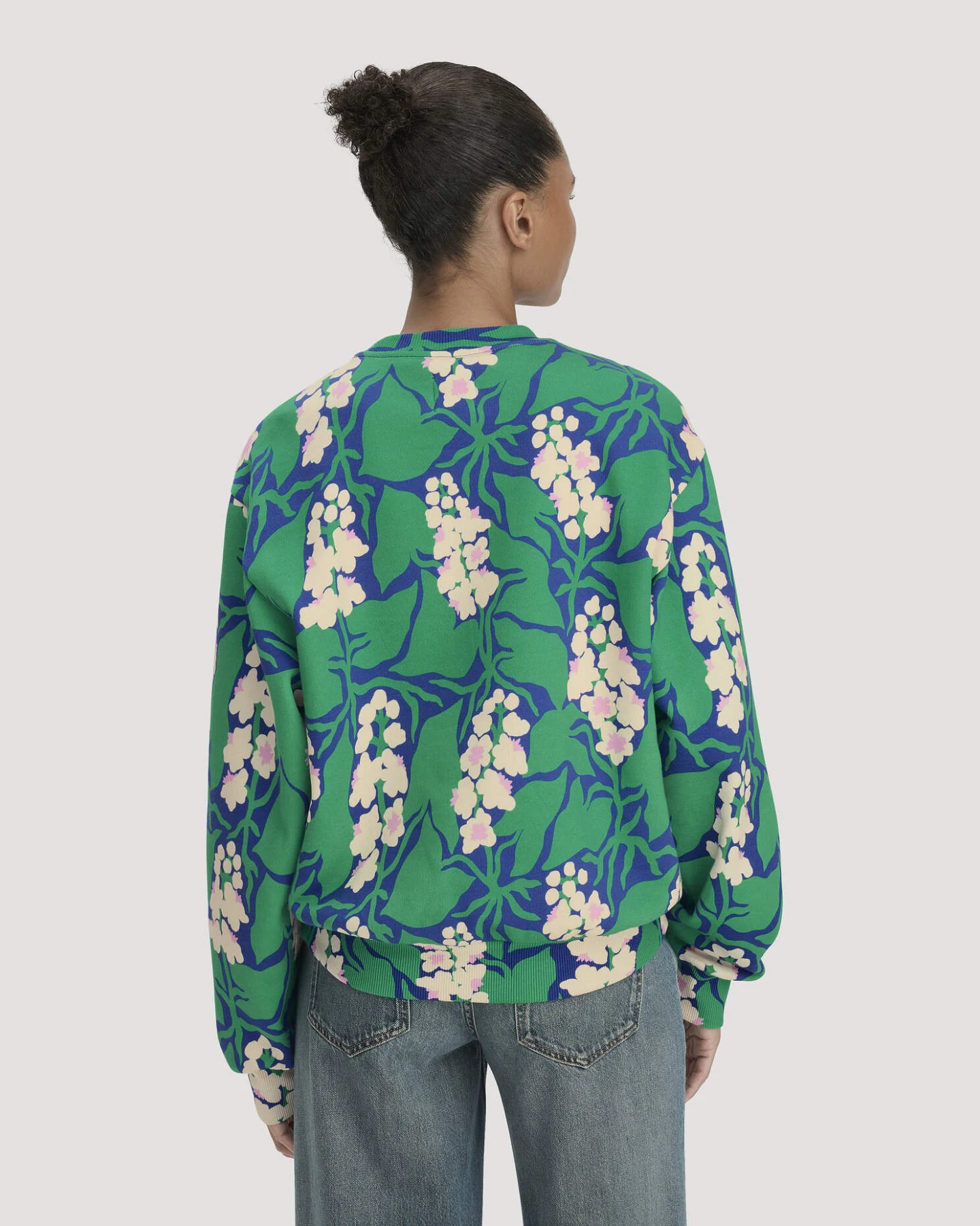 hessnatur Damen Print Sweatshirt Oversize LIV LEE aus Bio-Baumwolle - grün - Größe L – Ansicht 3