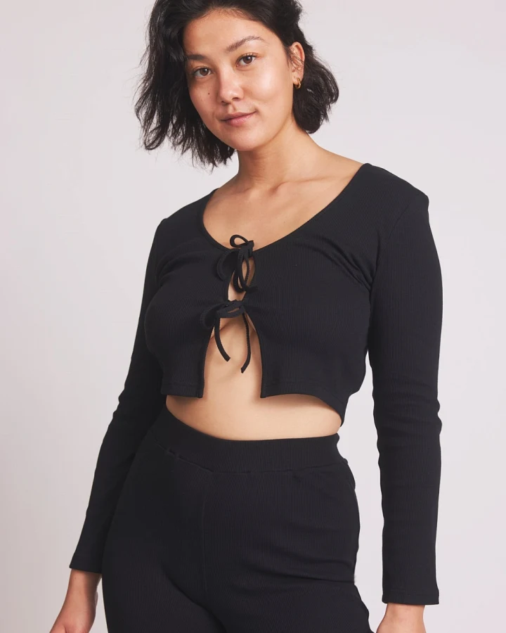 Baìge the Label Damen vegan Strickjacke Brit Mit Schnürung Schwarz