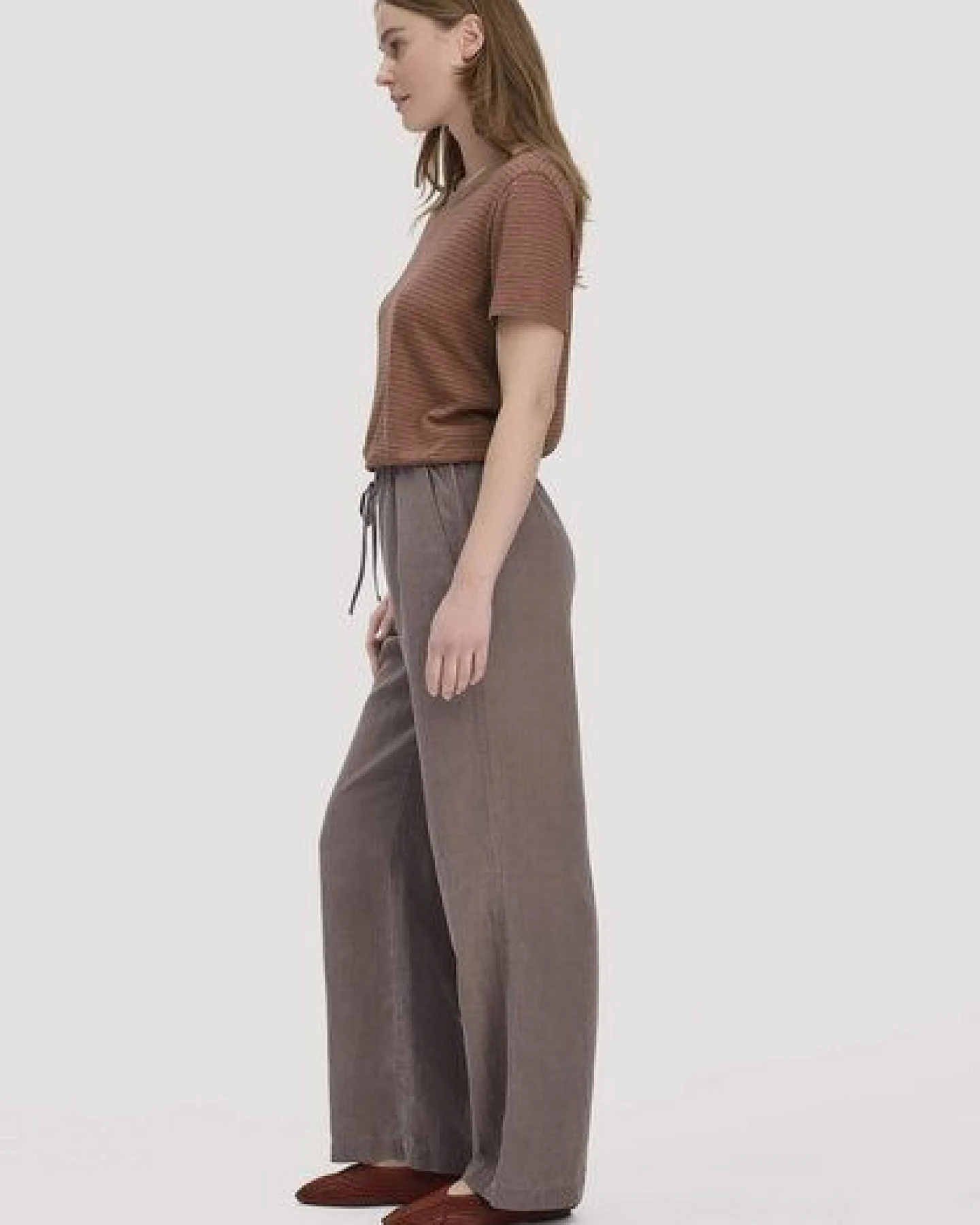 hessnatur Hose Straight Leg Relaxed aus TENCEL Lyocell mit Leinen – Ansicht 2
