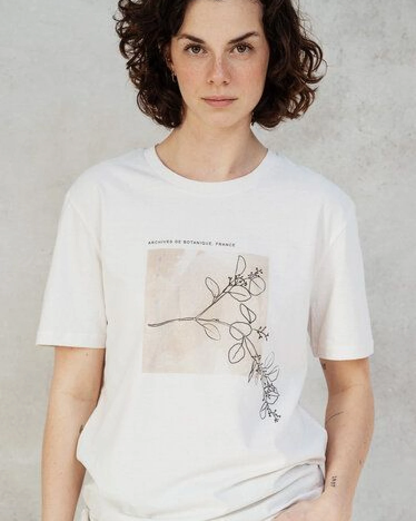 Kultgut Artdesign - Shirt aus recycelter Biobaumwolle / Archive de Botanique – Ansicht 2