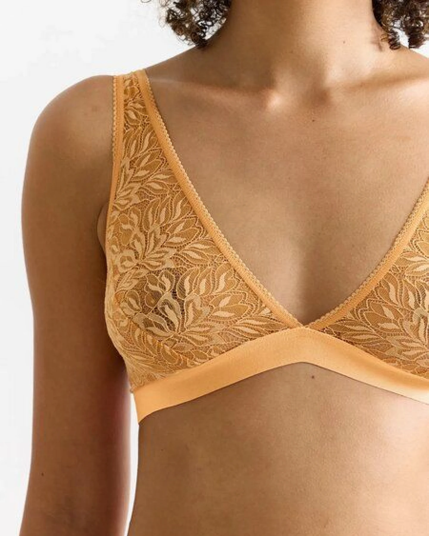 erlich textil Iconic Lace bügelloser Plunge BH mit Spitze aus abbaubarem Polyamid, made in Europe – Ansicht 3