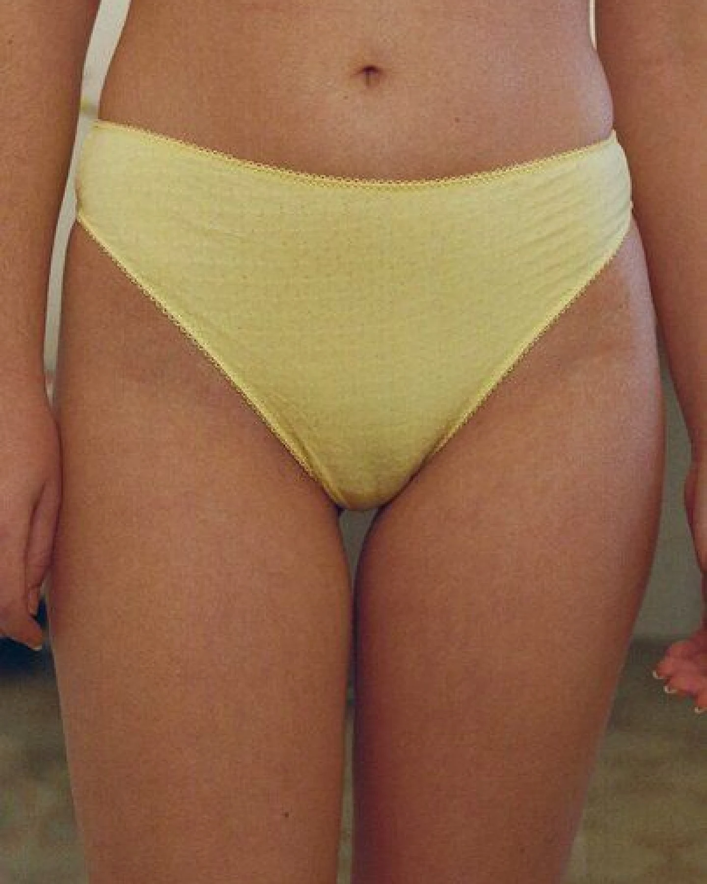 Nénés Zeitloser Slip mit hoher Taille – Gelb – Ansicht 2
