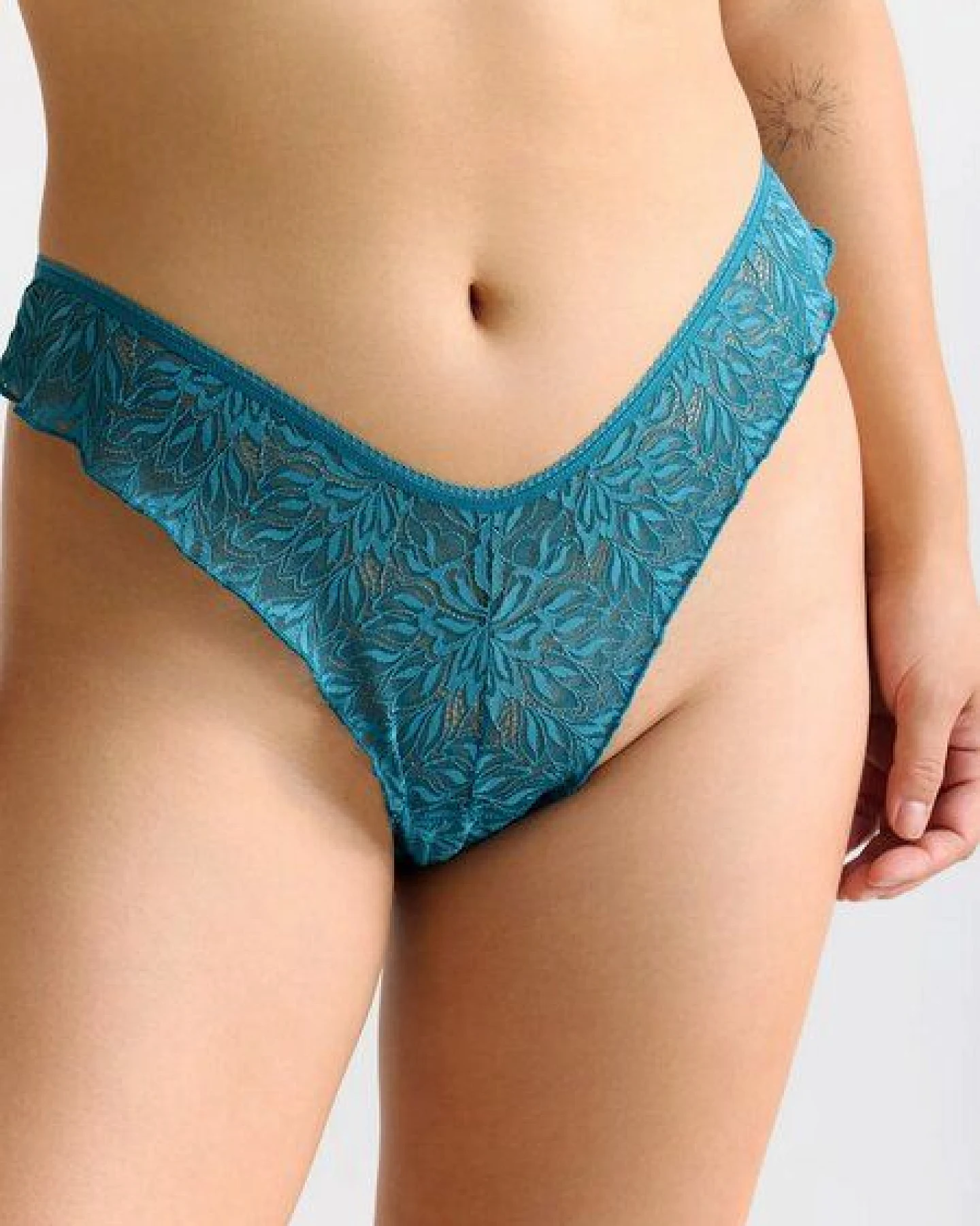 erlich textil Iconic Lace Brazil String mit Spitze aus abbaubarem Polyamid, made in Europe – Ansicht 2