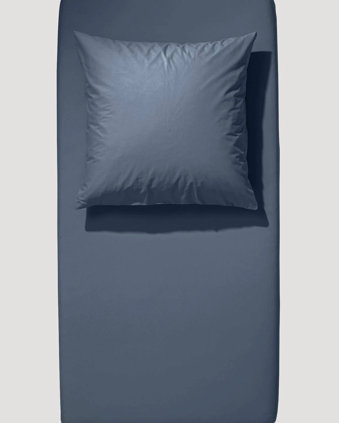 hessnatur Jersey Spannbettlaken aus Bio-Baumwolle - blau - Größe 90-100x200x28 cm – Ansicht 2