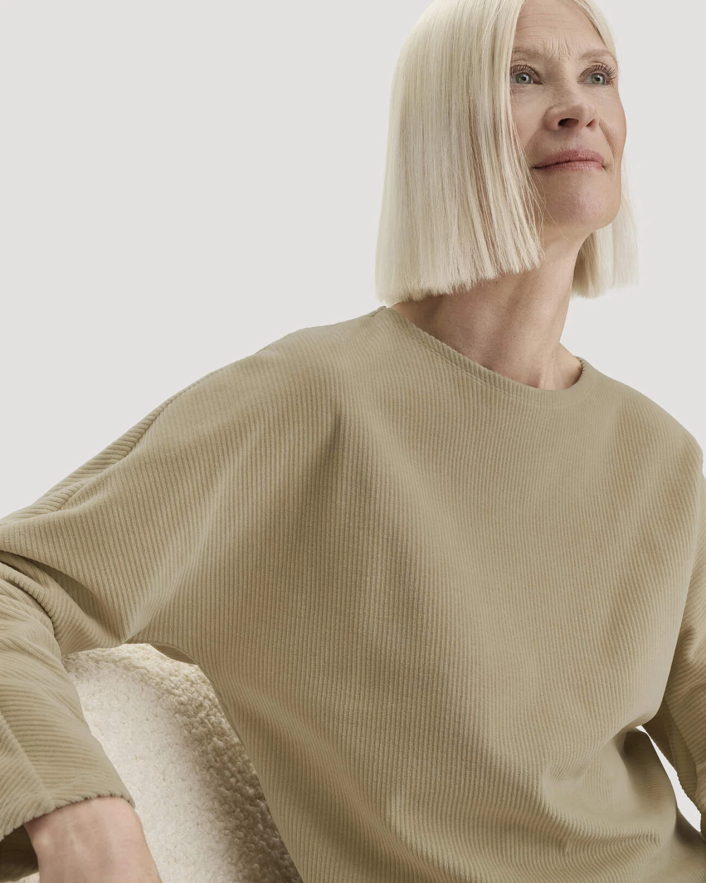 hessnatur Loungewear Longsleeve Oversized aus Bio-Baumwolle - beige - Größe L – Ansicht 4