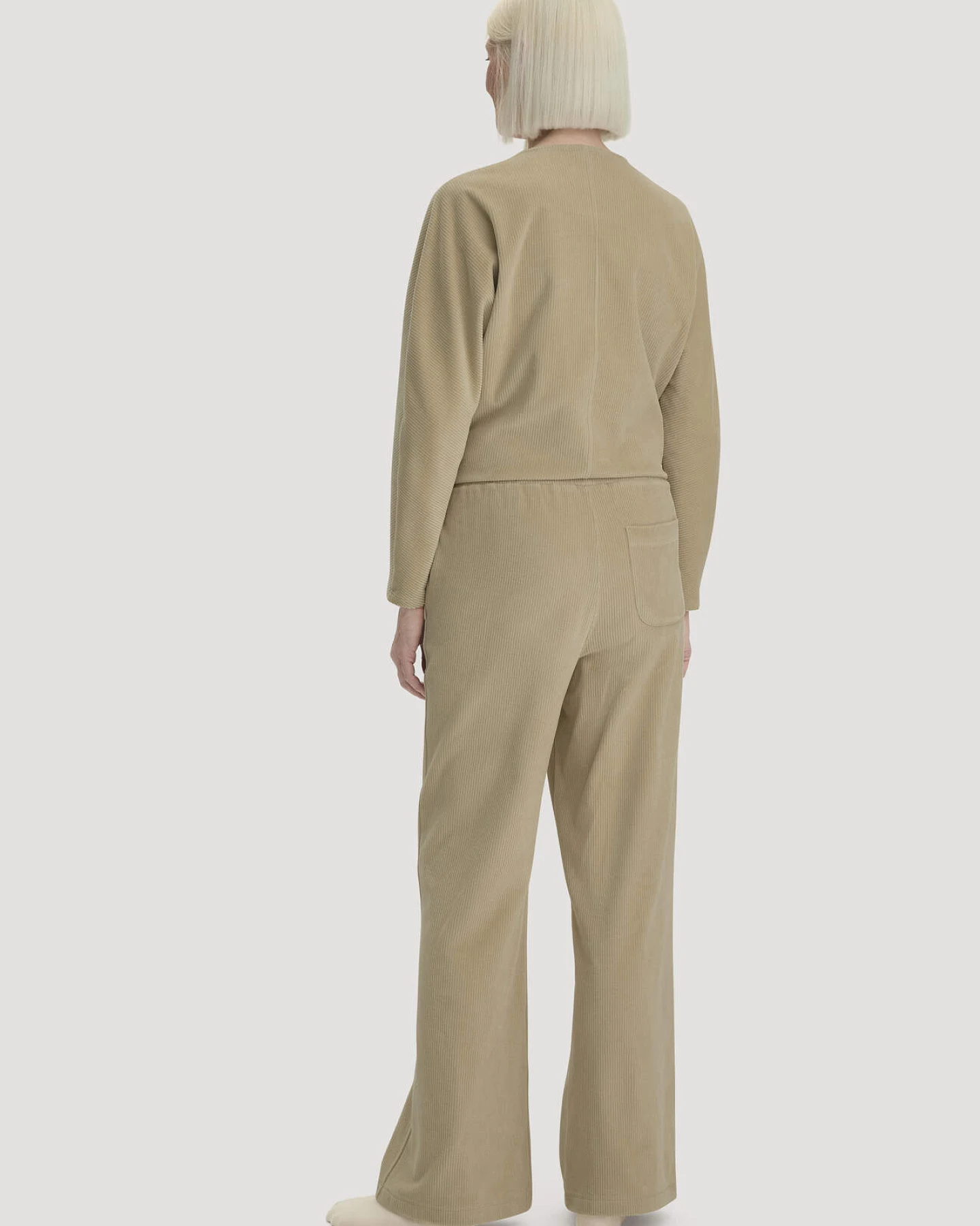 hessnatur Loungewear Hose Cordstretch Wide Leg ACTIVE LIGHT aus Bio-Baumwolle - beige - Größe M – Ansicht 2