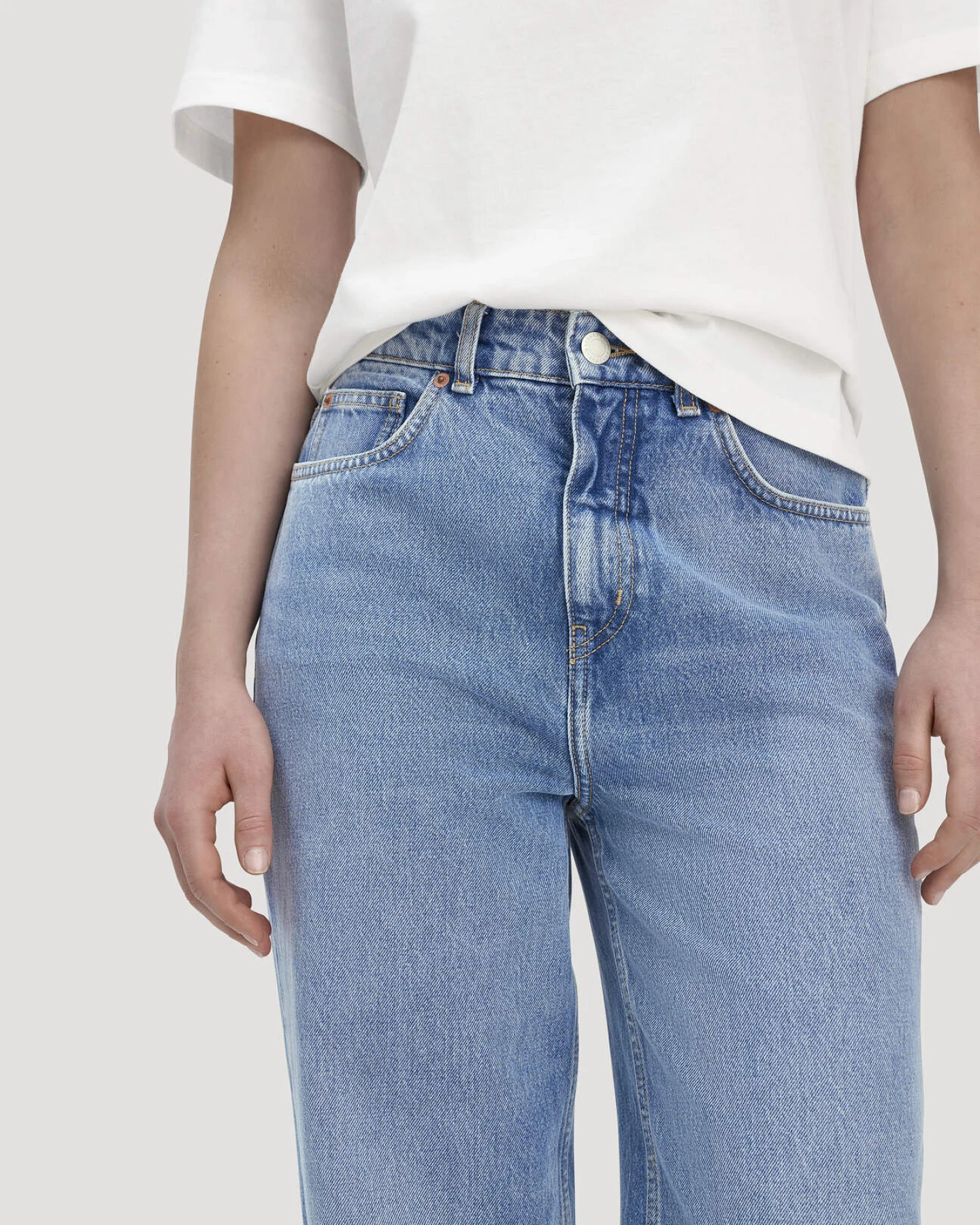 hessnatur Damen Jeans NIVA Tapered Leg aus Bio-Baumwolle - blau - Größe 28/30 – Ansicht 3