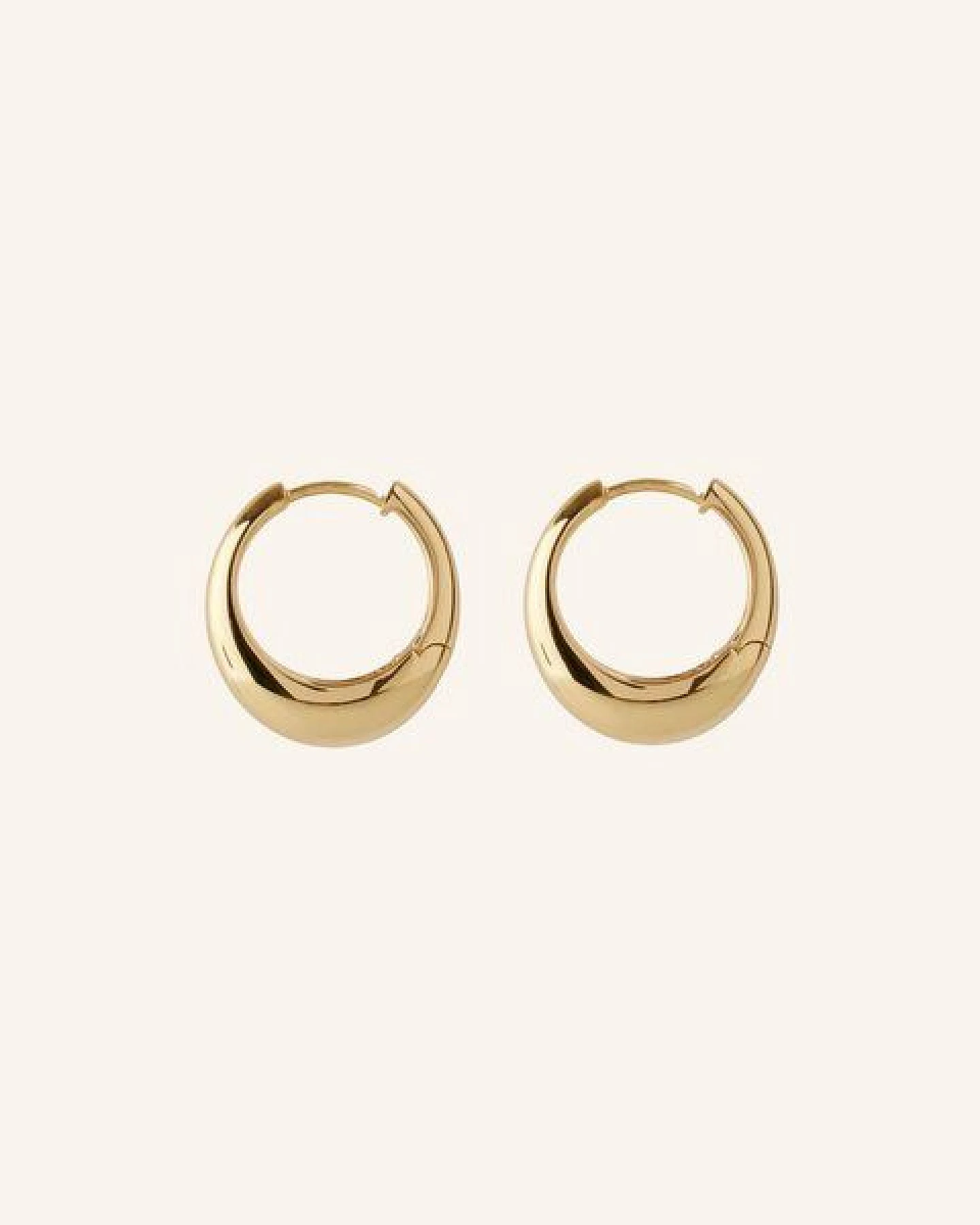Pernille Corydon Ohrringe GLOBE HUGGIES aus Recycled sterling silver / Gold plated recycled sterling silver – Ansicht 3