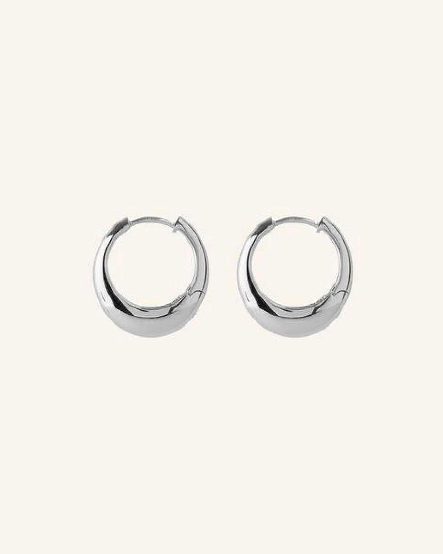 Pernille Corydon Ohrringe GLOBE HUGGIES aus Recycled sterling silver / Gold plated recycled sterling silver – Ansicht 4