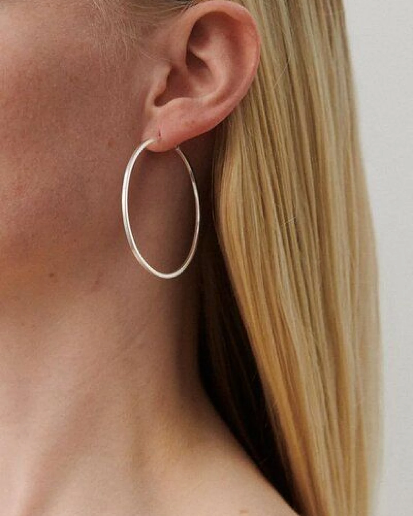 Pernille Corydon Orbit Hoops / Gold plated recycled sterling silver – Ansicht 2