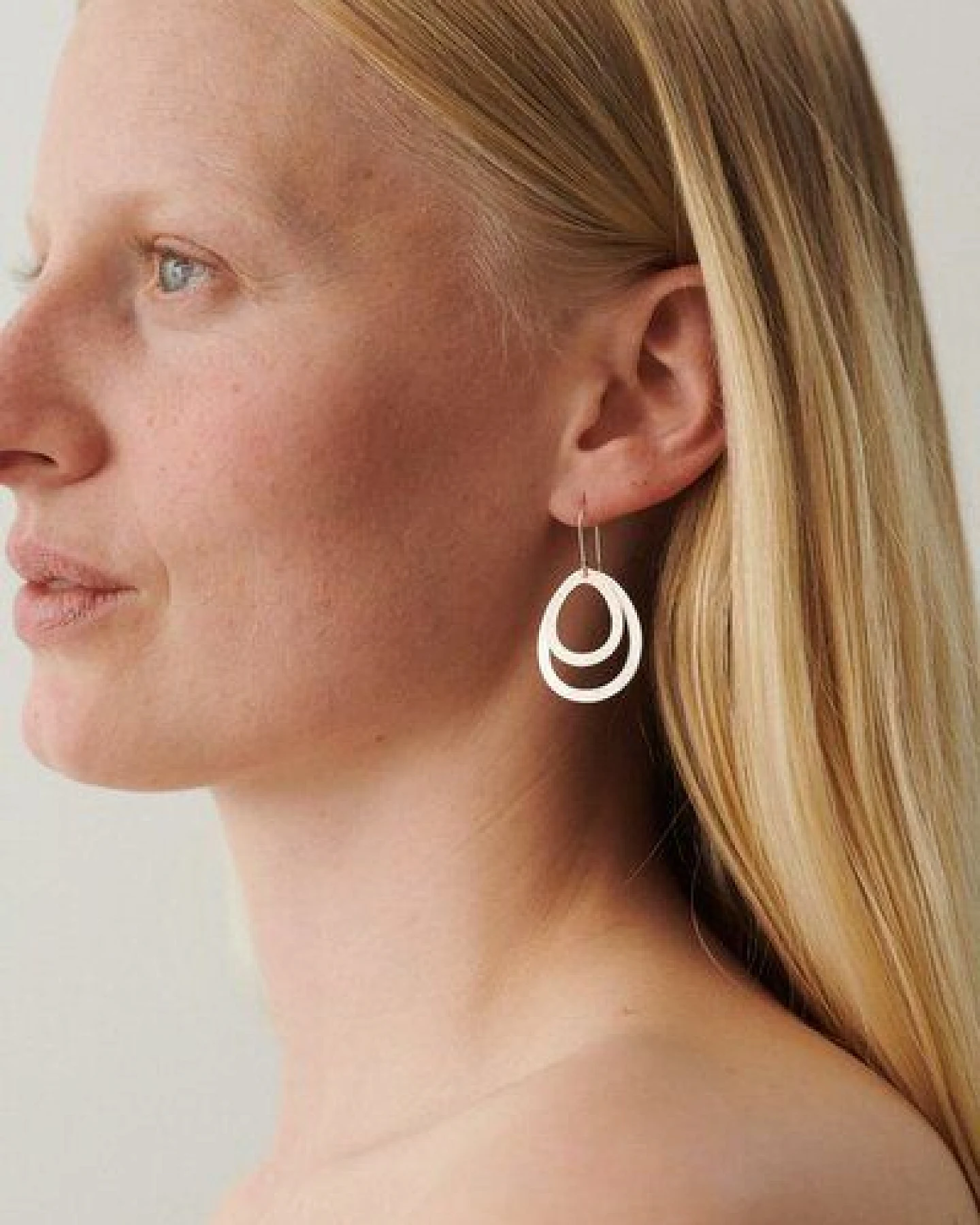 Pernille Corydon Small double drops / Vergoldetes Recycling-Sterlingsilber – Ansicht 2