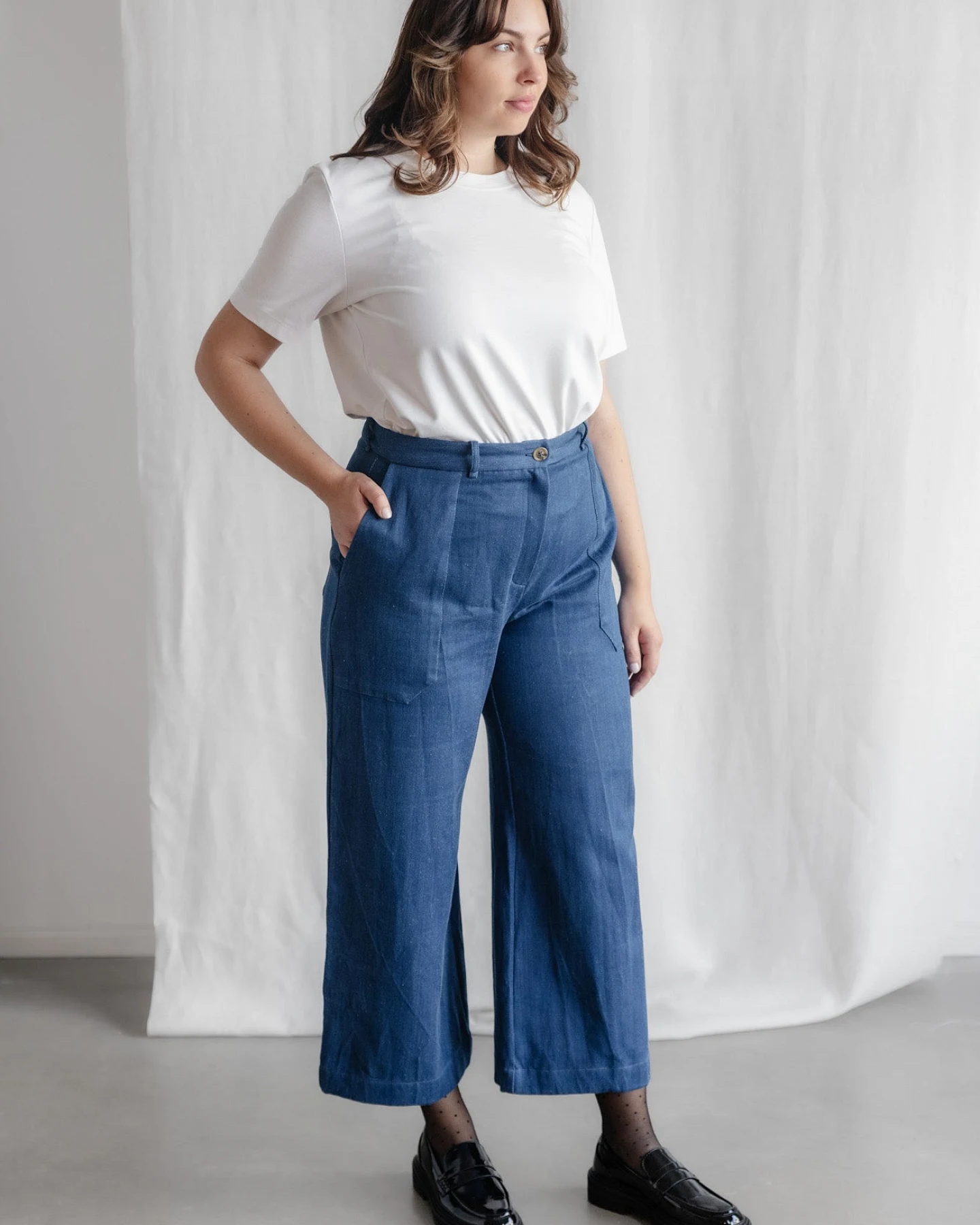 Jyoti - Fair Works Damen vegan Hose Damini Denim Blau – Ansicht 2
