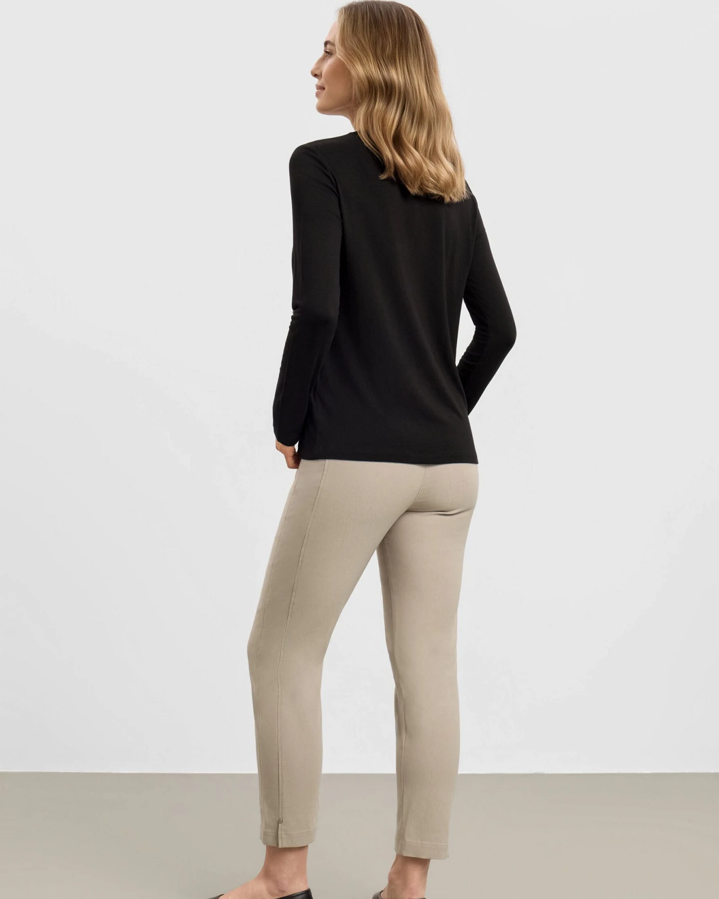 LAURIE Damen vegan T-Shirt Amanda Langärmelig Schwarz – Ansicht 2