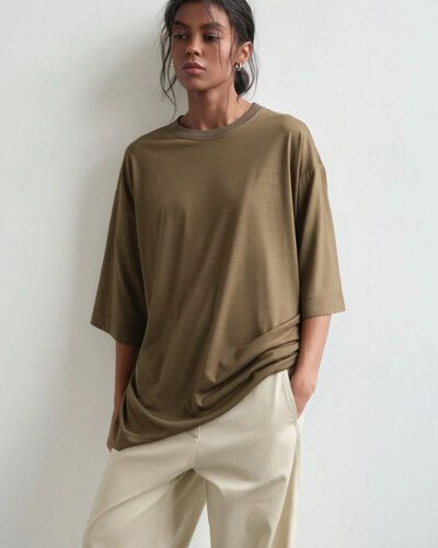 IVA RYCH Oversize-T-Shirt in Oliven-Braun I Deadstock – Ansicht 2