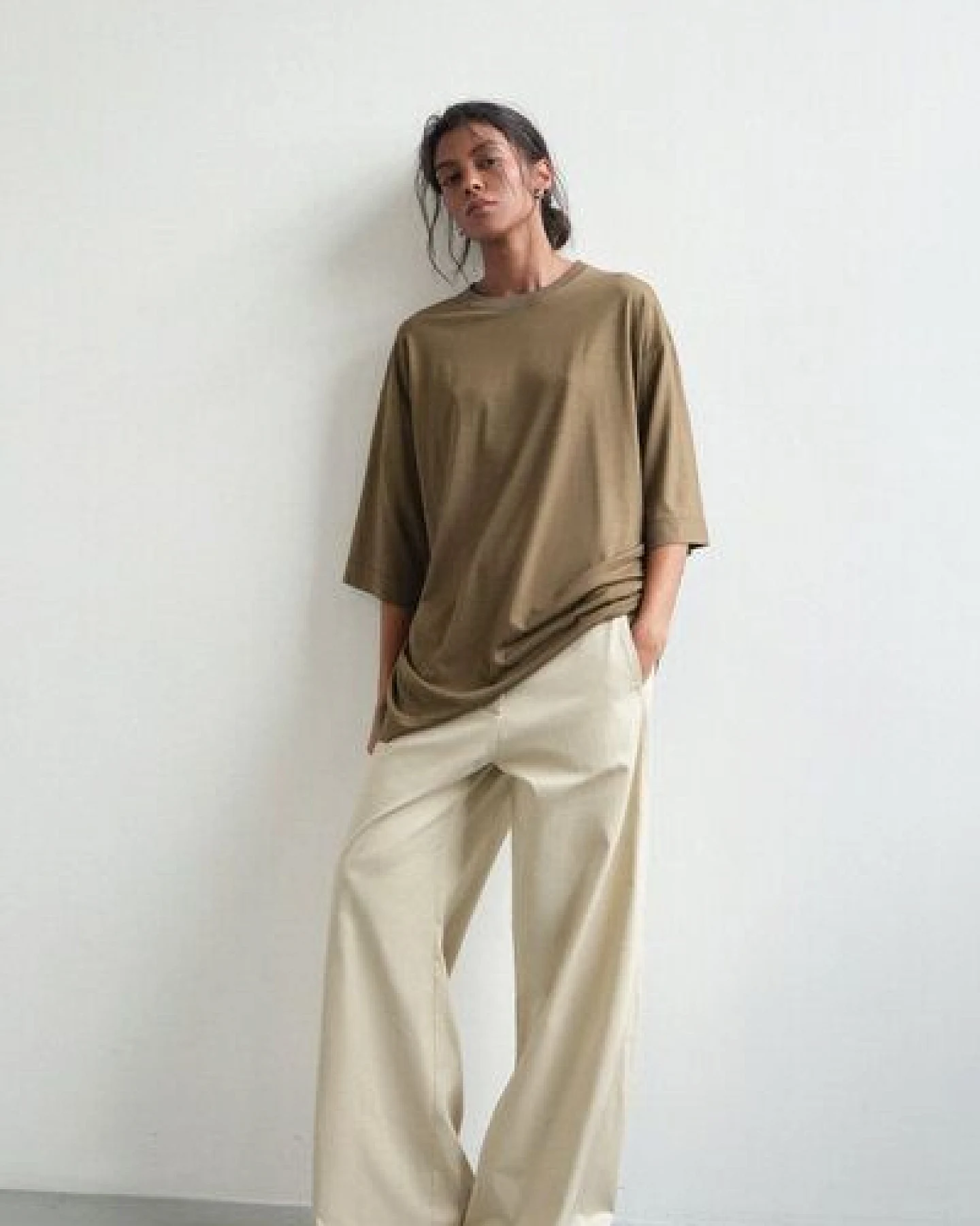 IVA RYCH Oversize-T-Shirt in Oliven-Braun I Deadstock – Ansicht 3