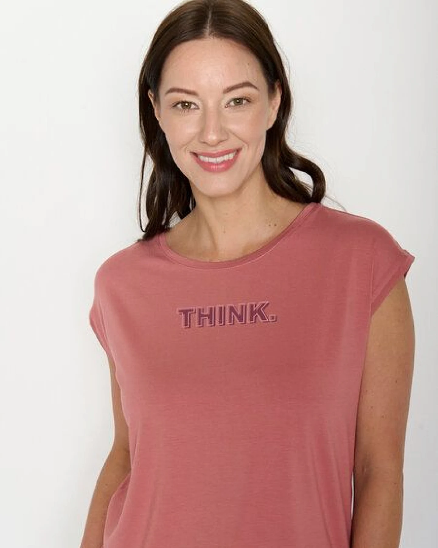 GREENBOMB Think Type Timid - Lässiges Shirt aus LENZING TENCEL Mix / hochwertiger Print / Fair & Vegan – Ansicht 2