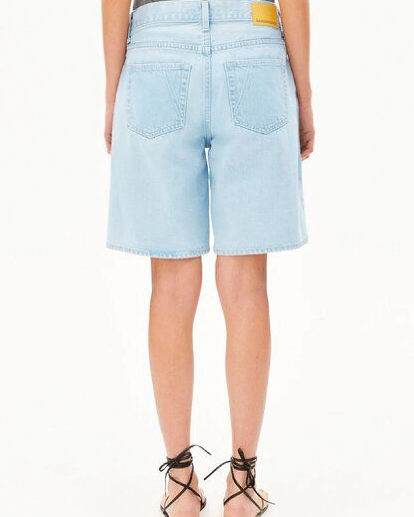 ARMEDANGELS THALINAA Damen Jeans-Shorts aus 100% recycelter Baumwolle – Ansicht 2