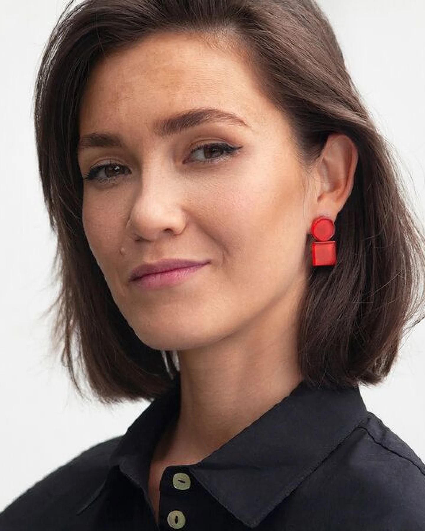 ALEXASCHA Geometrische Clip Ohrringe aus Glas – Ansicht 2