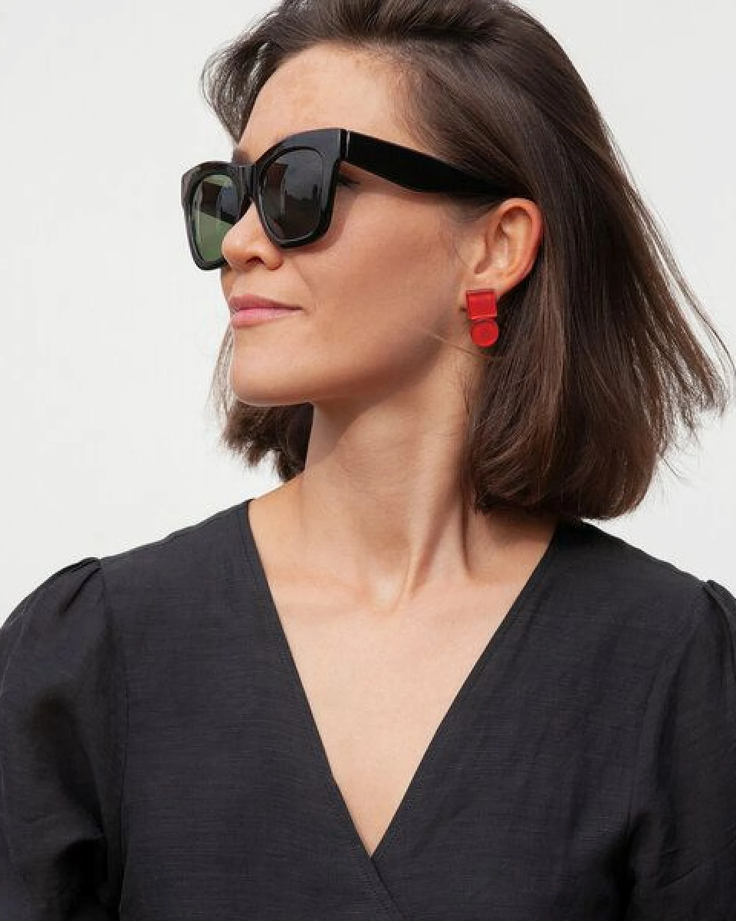 ALEXASCHA Geometrische Statement Ohrringe aus Glas – Ansicht 2
