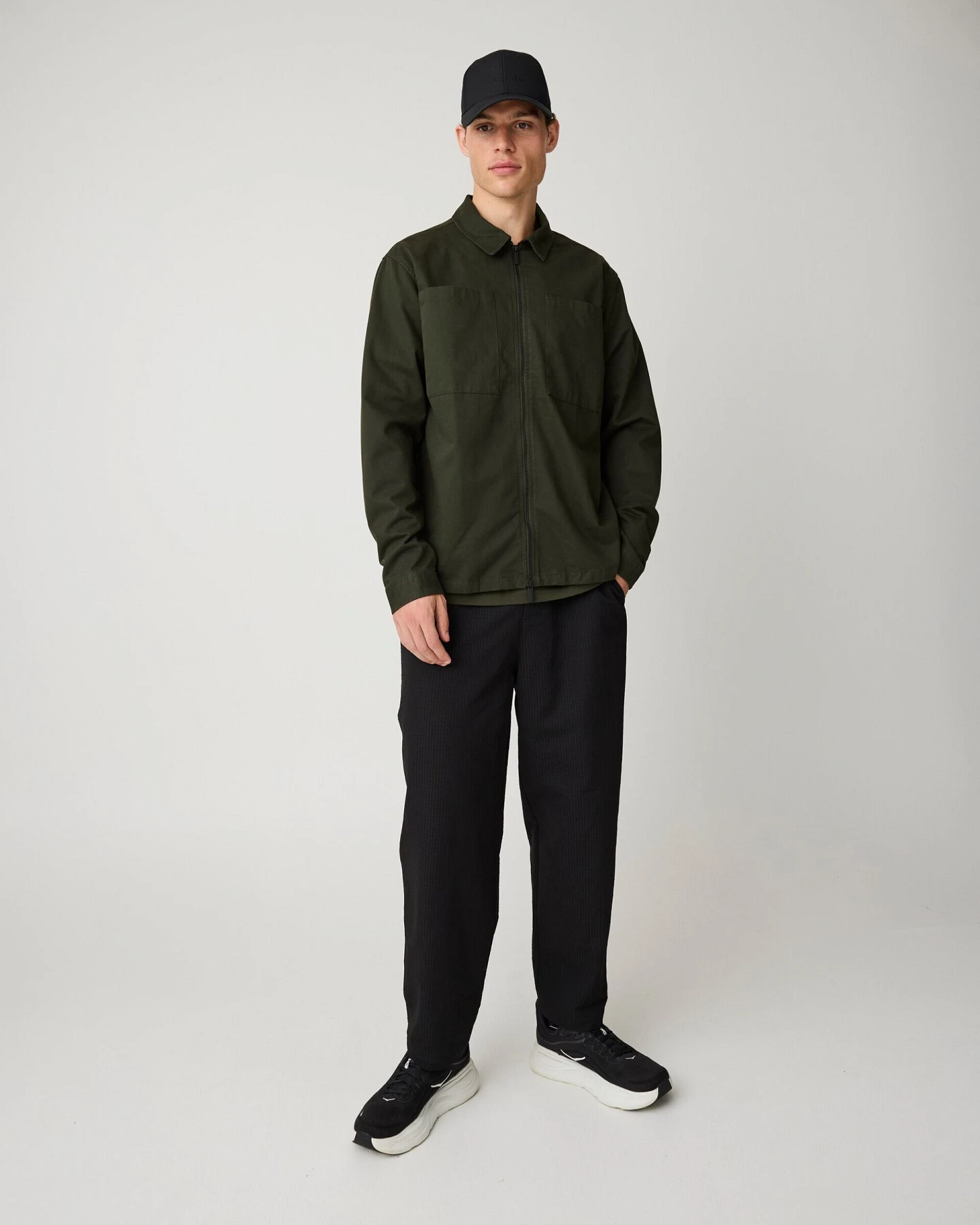 KnowledgeCotton Apparel Herren vegan Zip Overshirt Twill Forrest Nachtgrün – Ansicht 2