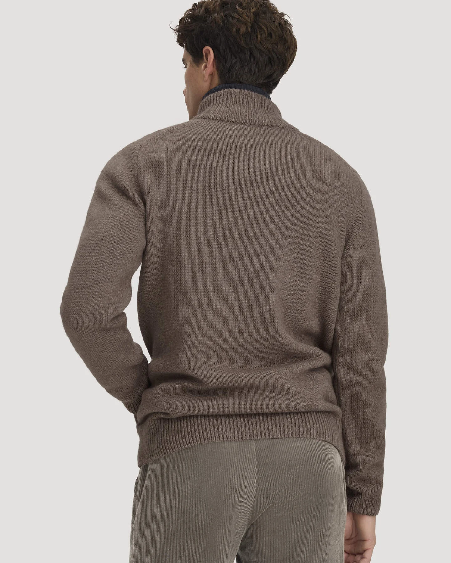 hessnatur Herren Strick Jacke Regular aus Bio-Merinowolle mit Bio-Baumwolle - braun - Größe S – Ansicht 3