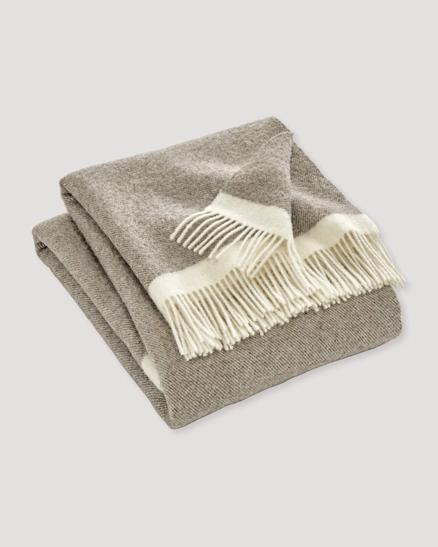 hessnatur Plaid JONNE aus Bio-Lambswool - braun - Größe 130x180 cm – Ansicht 2